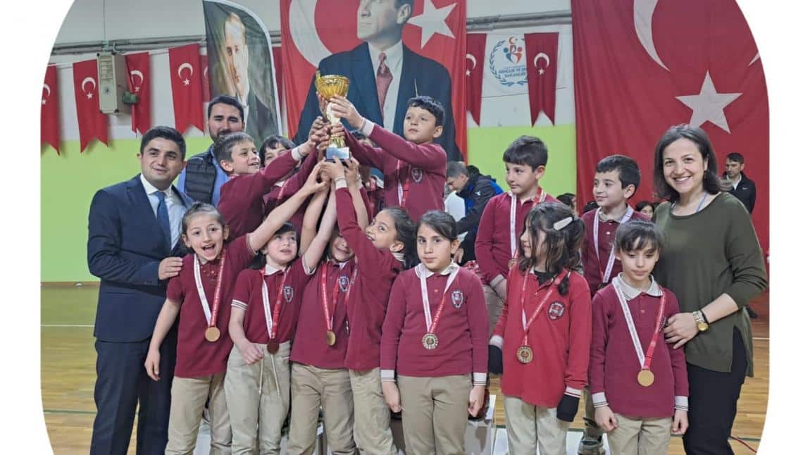 Geleneksel Çocuk Oyunları Şenliğinde Kupa Kazandık
